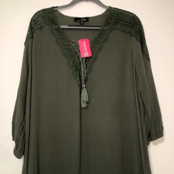 Suzanne Betro Green Blouse with Lace Detail Size 1X (E) - Picture 2 of 6